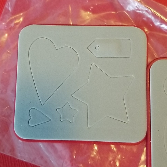 Sizzlits set of Flowers Center, Leaf, Hearts, Star - Picture 2 of 4